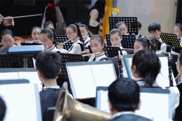 悦播新语艺术教育